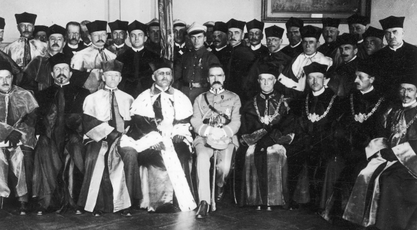  Wręczenie marszałkowi Józefowi Piłsudskiemu doktoratu honoris causa Wydziału Lekarskiego Uniwersytetu Warszawskiego 1.05.1921 R.  