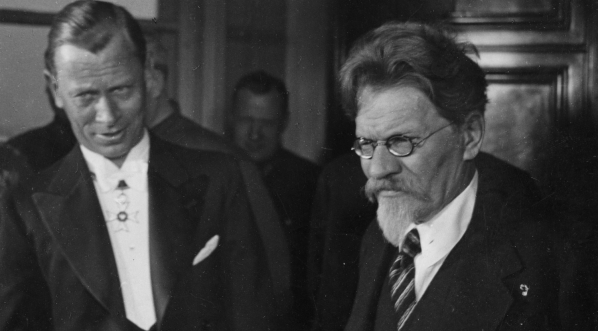  Wręczenie listów uwierzytelniających przewodniczącemu Centralnego Komitetu Wykonawczego ZSRR Michaiłowi Kalininowi przez posła RP w ZSRR Juliusza Łukasiewicza 1.02.1933 r.  