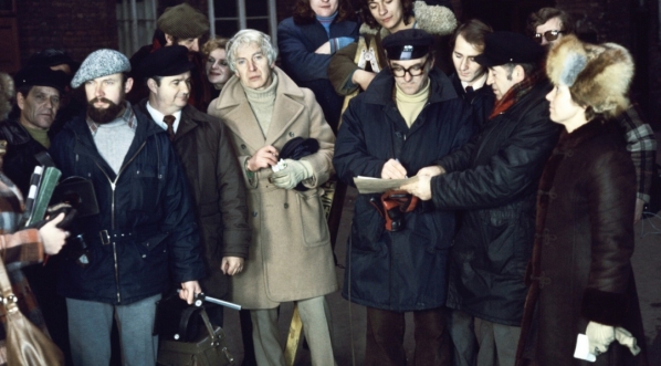  Zespół realizujący film "Moja wojna, moja miłość" w 1975 r.  