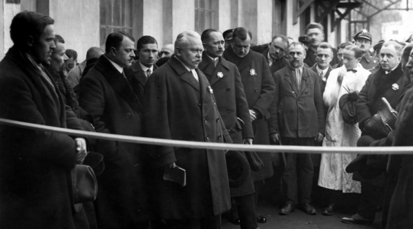  Wiceminster Józef Raczyński podczas przemówienia na wystawie drobiu w Warszawie w listopadzie 1925 r.  