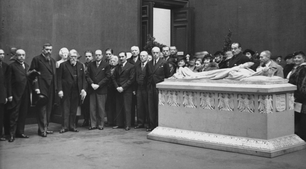  Jubileuszowa wystawa rzeźb artysty rzeźbiarza Antoniego Madeyskiego w Zachęcie w Warszawie w październiku 1935 r.  