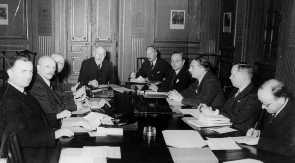  Inauguracyjne posiedzenie rządu Tomasza Arciszewskiego 1.12.1944 r.  