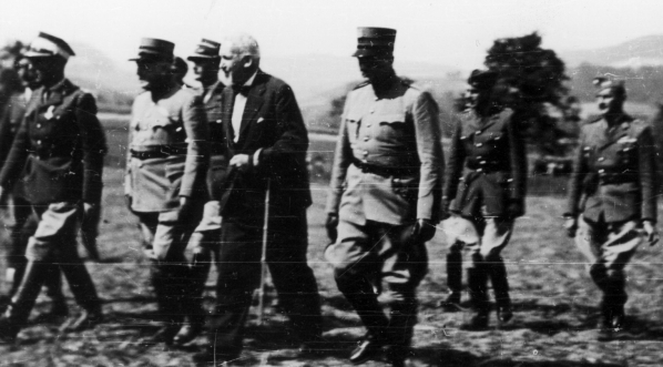  Uroczystość w 2 Dywizji Strzelców Pieszych internowanej w Szwajcarii.  