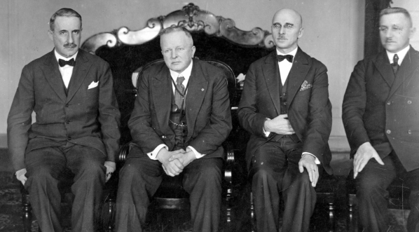  Konferencja u marszałka senatu Juliana Szymańskiego z przywódcami ugrupowań parlamentarnych w marcu 1930 r.  