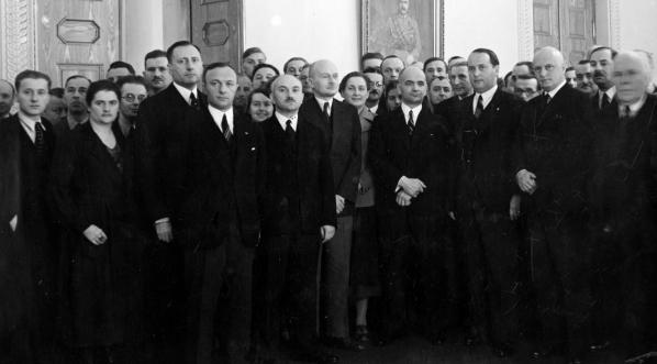  Powitanie w Warszawie nowego ministra przemysłu i handlu Antoniego Romana przez urzędników Ministerstwa 19.05.1936 r.  