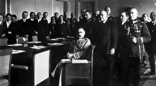  Pierwsze posiedzenie Rady Naukowej Wychowania Fizycznego w sali konferencyjnej Ministerstwie Spraw Wojskowych w Warszawie w lutym 1927 r.  