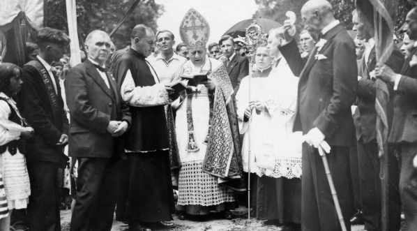  Poświęcenie fundamentów pod budowę kościoła w Grotnikach w lipcu 1933 r.  