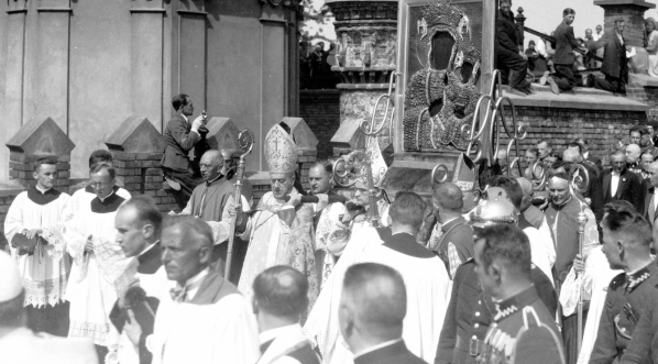  Uroczystości z okazji 550 - lecia obrazu Matki Bożej Częstochowskiej w sierpniu 1932 r.  