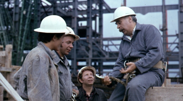  Scena z filmu Janusza Passendorfera "Zabijcie czarną owcę" z 1971 r.  