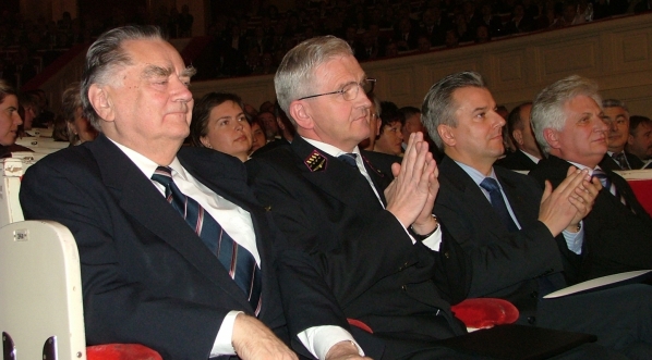  Jan Olszewski na Centralnych Obchodach Święta Kolejarza w 2007 r.  