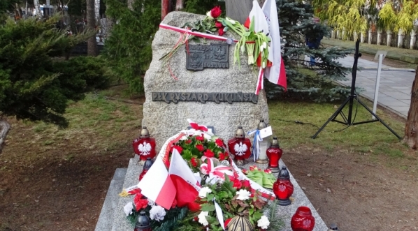  Grób Ryszarda Kuklińskiego w Alei Zasłużonych na Cmentarzu Wojskowym na Powązkach w Warszawie.  