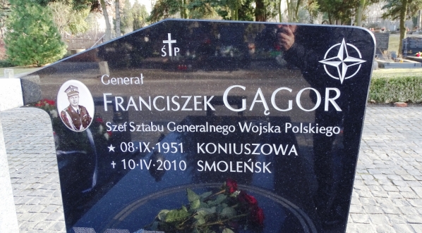  Tablica na grobie gen. Franciszka Gągora na Wojskoywch Powązkach w Warszawie.  