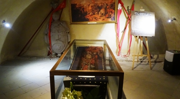  Krypta Jeremiego Wiśniowieckiego w kościele na Świętym Krzyżu.  