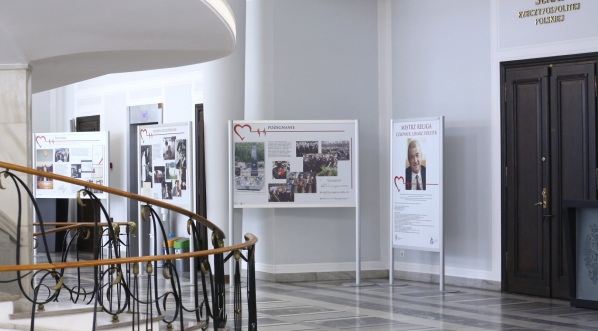  Wystawa  „Mistrz Religa. Człowiek, lekarz, polityk” w Senacie RP w marcu 2019 r.  (Fot.  K. Czerwińska – Kancelaria Senatu)    
