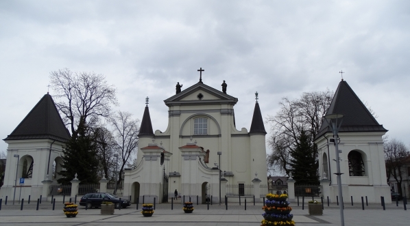  Bazylika Wniebowzięcia Najświętszej Marii Panny oraz świętych: Piotra, Pawła, Andrzeja i Katarzyny w Węgrowie.  