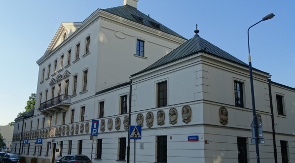  Dom pod Królami w Warszawie.  