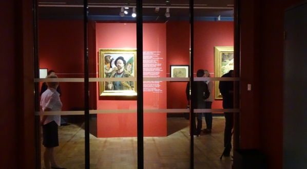  Wejście na wystawę "Na jednej strunie: Malczewski i Słowacki" w Muzeum Narodowym w Warszawie.  