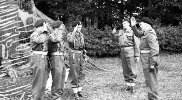  Odprawa w czasie ćwiczeń 1 Dywizji Pancernej w lipcu 1944 r.  