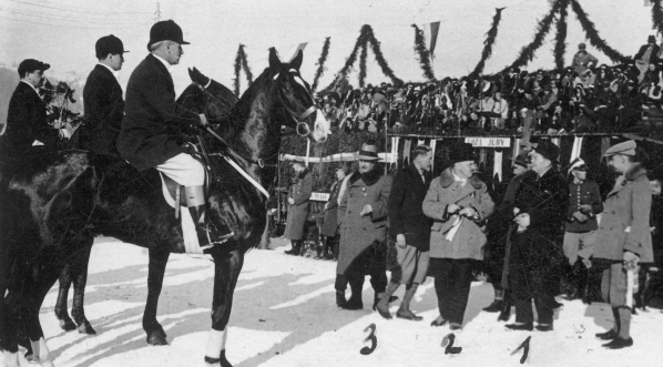  Rozdanie nagród na zawodach konnych w Zakopanem 22.01.1932 r.  