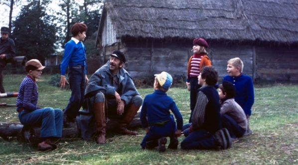  Scena z filmu Tadeusza Kijańskiego "...Cóżeś ty za pani..." z 1979 r.  
