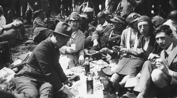  Nieustalona impreza plenerowa w 1925 r.  