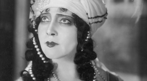  Maria Przybyłko-Potocka w tytułowej roli w przedstawieniu "Adrianna Lecouveur" w Teatrze Polskim w Warszawie 14.04.1927 r.  