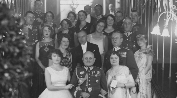  Reprezentacyjny bal 1. Pułku Szwoleżerów w kasynie oficerskim w Warszawie 1.02.1930 r.  