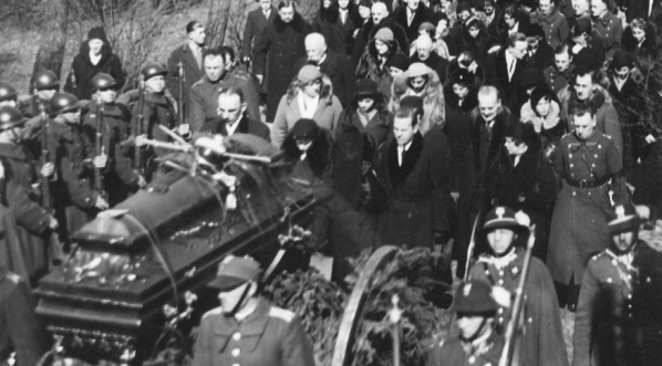  Pogrzeb dowódcy OK X Przemyśl gen. bryg. dypl. Stanisława Zosika-Tessaro w Warszawie 14.03.1933 r.  