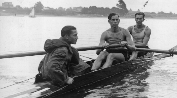  Zawodnicy Warszawskiego Towarzystwa Wioślarskiego, czerwiec 1932 r.  