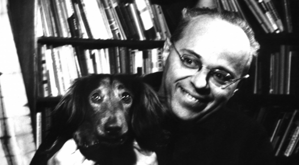  Stanisław Lem z jamnikiem Pegazem.  