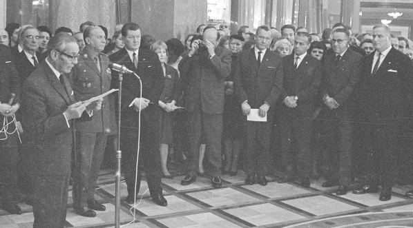  Uroczyste otwarcie po odbudowie ze zniszczeń wojennych Teatru Wielkiego w Warszawie, 19.11.1965 r.  