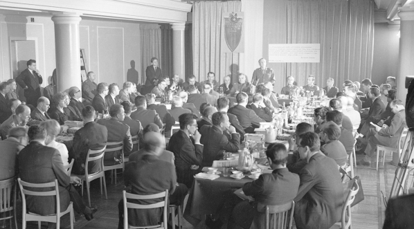  Spotkanie kombatantów II wojny światowej - uczestników szturmu na Berlin - z kierownictwem Ministerstwa Obrony Narodowej w redakcji "Żołnierza Wolności" oraz w siedzibie Związku Bojowników o Wolność i Demokrację w Warszawie 2.04.1966 r.  