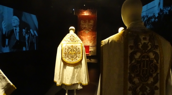  Fragment ekspozycji Muzeum Jana Pawła II i Prymasa Wyszyńskiego w Świątyni Opatrzności Bożej w Wilanowie.  