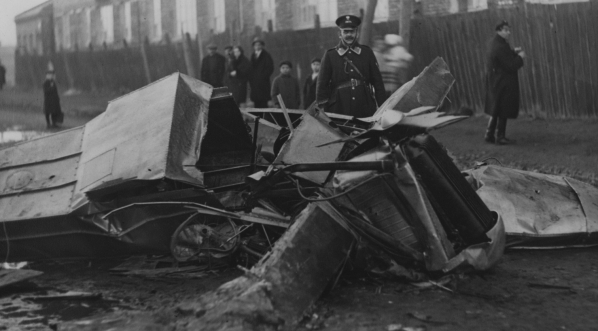  Szczątki samolotu amfibii PZL.12, który rozbił się w Warszawie 21.03.1931 r.  
