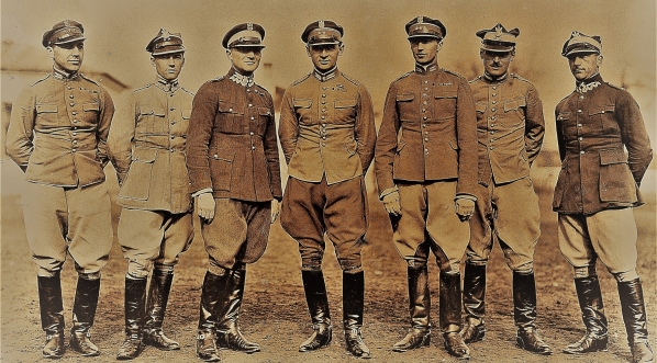  Oficerowie - mistrzowie jeździectwa.  