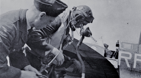  Lotnicy i obsługa techniczna polskiego dywizjonu myśliwskiego 303 w Northolt.  