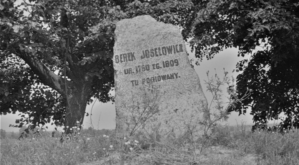  Grób Berka Joselewicza w Białobrzegach pod Kockiem.  