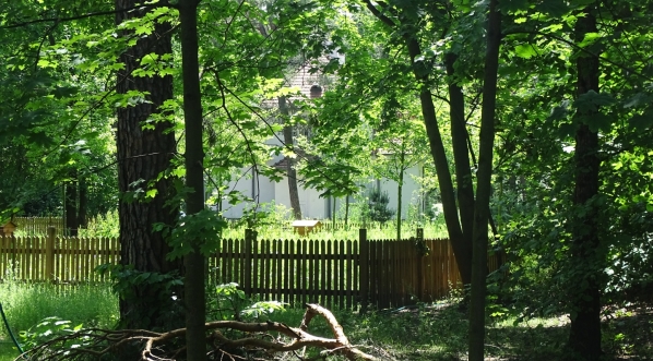  Otoczony parkiem i ogrodem dworek Milusin w kompleksie Muzeum Józefa Piłsudskiego w Sulejówku.  