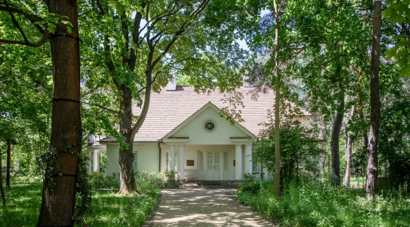  Dworek Milusin w Sulejówku - widok od frontu.  