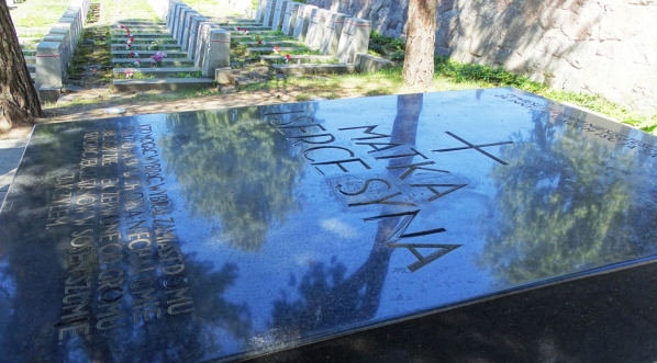  Grób Marii Piłsudskiej i serca jej syna Józefa Piłsudskiego na cmentarzu na Rossie w Wilnie.  