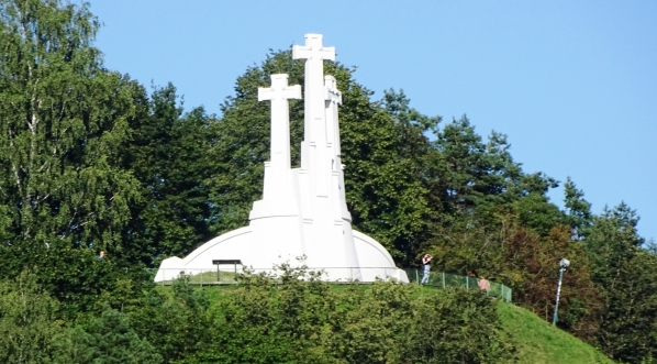  Pomnik Trzech Krzyży w Wilnie.  