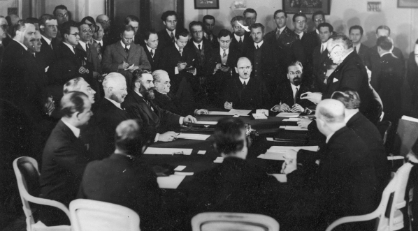  Podpisanie protokołu moskiewskiego do paktu Brianda-Kellogga w Moskwie 19.02.1929 r.  