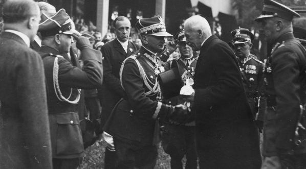  Międzynarodowe Zawody Hippiczne na hipodromie w Łazienkach Królewskich w Warszawie w czerwcu 1933 r.  