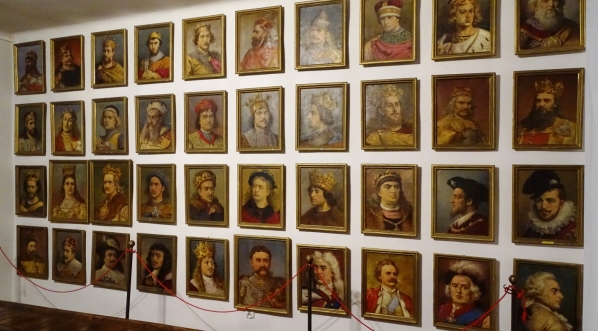  Poczet władców Polski eksponowany w dworku Jana Matejki w Krzesławicach.  