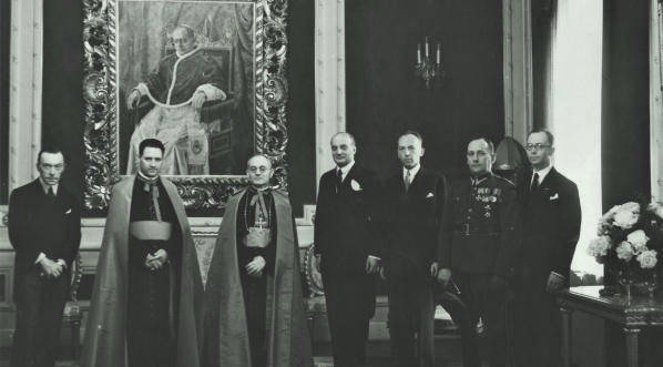  Przyjęcie u nuncjusza apostolskiego w Polsce arcybiskupa Filippo Cortesi 1.06.1937 r.  