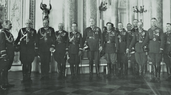  Dziesiąty tydzień Ligi Obrony Powietrznej i Przeciwgazowej w Warszawie i dziesięciolecie istnienia L.O.P.P. w Warszawie w maju 1933 r.  