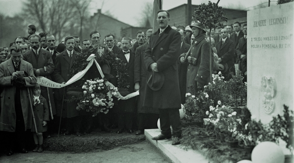  Przemówienie Bolesława Podchmarskiego podczas odsłonięcia pomnika Legionistów na Cmentarzu Rakowickim w Krakowie w listopadzie 1927 r.  