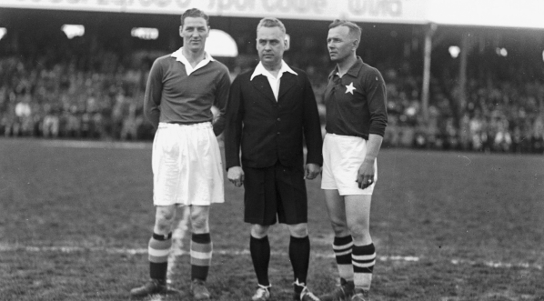  Mecz piłki nożnej TS Wisła Kraków - Chelsea FC na stadionie Wisły Kraków rozegrany z okazji 30-lecia Towarzystwa Sportowego Wisła Kraków w maju 1936 r.  