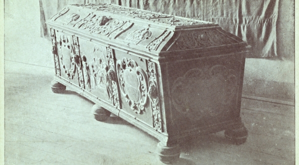  "Sarkofag Cecylji Renaty przed odnowieniem".  