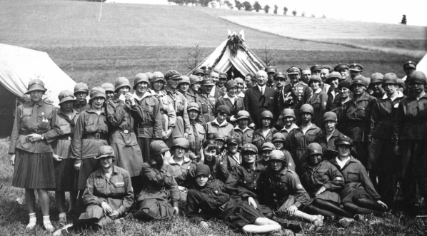  Otwarcie obozu  żeńskiego Przysposobienia Wojskowego Związku Strzeleckiego w Budzowie w 1930 r.  